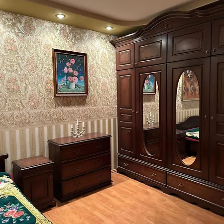 Elegant In Centre Apartment *