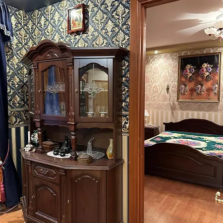 Elegant In Centre Apartment *