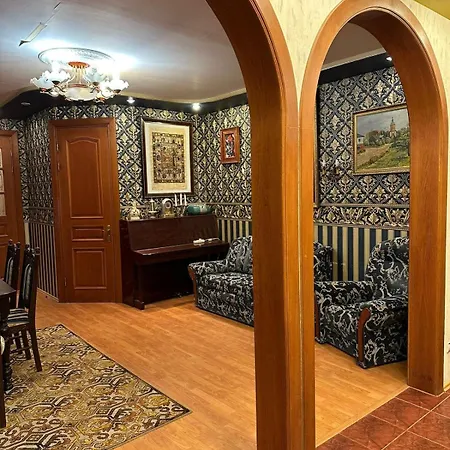 Elegant In Centre Apartment